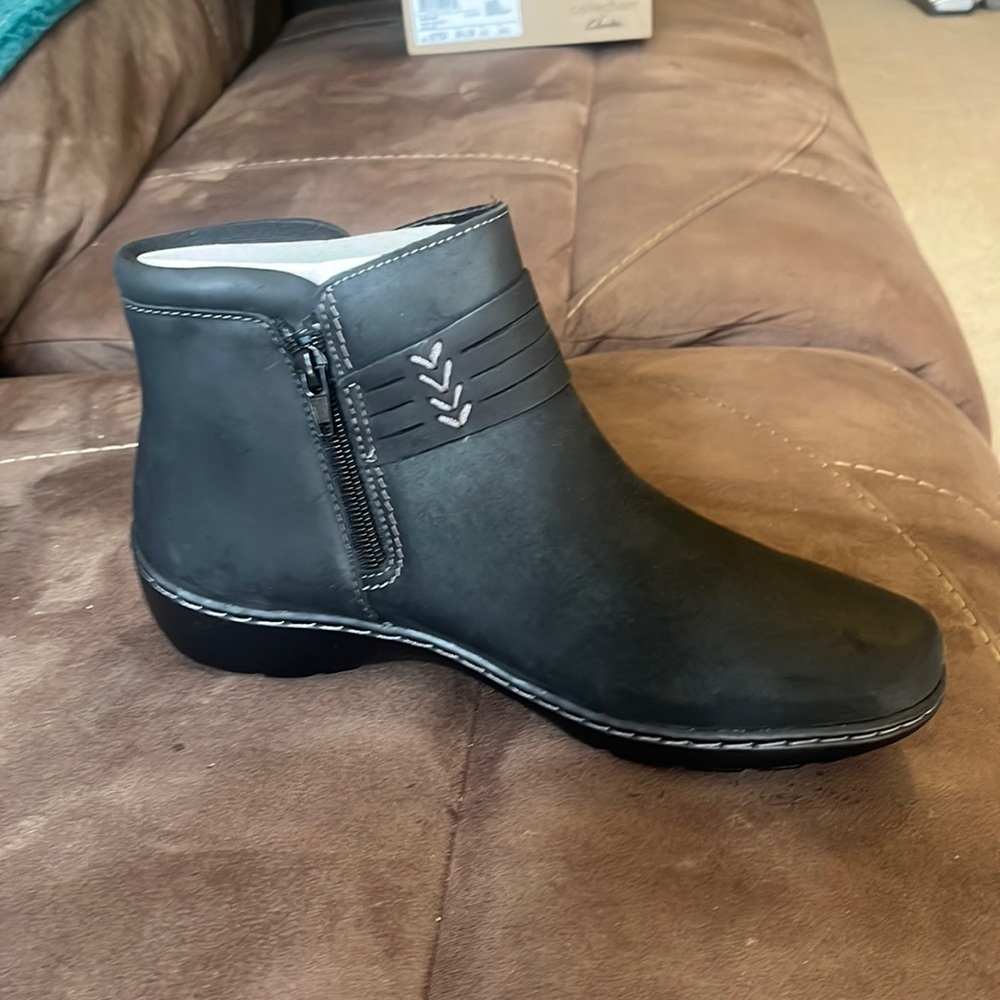 NEW Clark’s Cora Rae black leather ankle boots (8.5) wide
